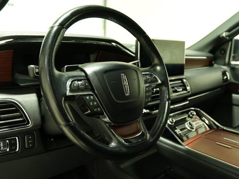 Used 2023 Lincoln Navigator Reserve AWD/4WD image 17