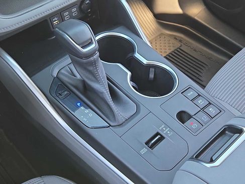 Used 2023 Toyota Highlander LE image 28