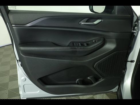 Used 2023 Jeep Grand Cherokee Altitude AWD/4WD image 20