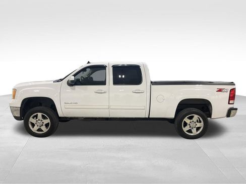 Used 2011 GMC Sierra 2500 SLT w/ Suspension Package, Off-Road AWD/4WD image 12