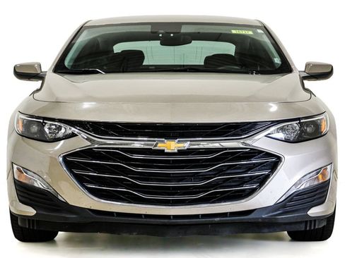 Used 2025 Chevrolet Malibu LT FWD image 2
