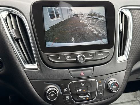 Used 2018 Chevrolet Malibu LT image 31