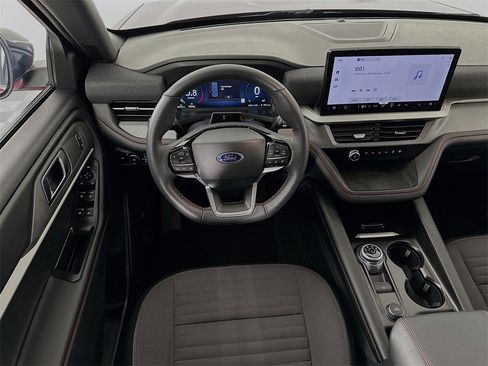 Used 2025 Ford Explorer ST-Line w/ ST-Line Street Pack image 24