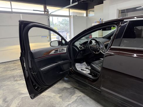 Used 2020 Lincoln MKZ Reserve w/ Elements Package AWD/4WD image 8