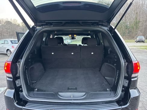 Used 2018 Jeep Grand Cherokee Laredo image 18