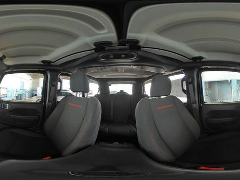 Used 2025 Jeep Wrangler Rubicon image 42