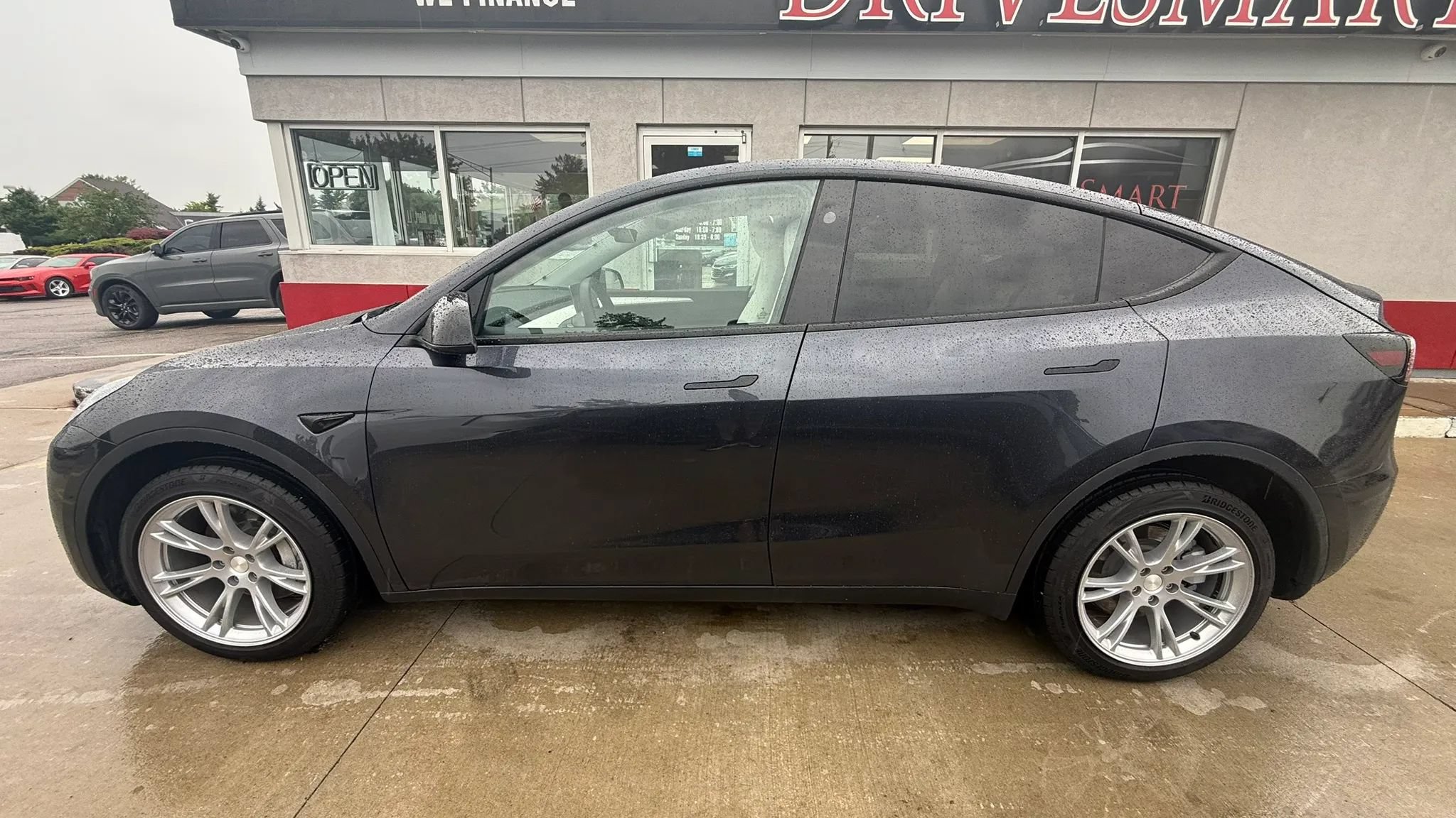 Used 2024 Tesla Model Y Long Range AWD/4WD image 5