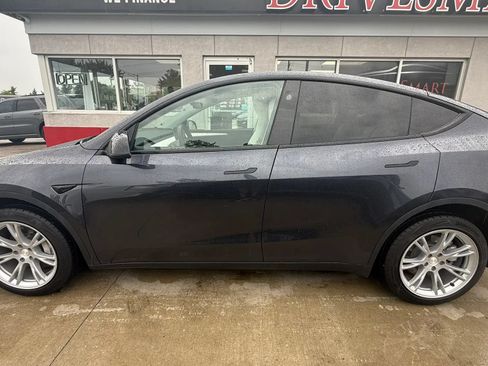 Used 2024 Tesla Model Y Long Range AWD/4WD image 5