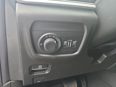 New 2026 Jeep Grand Cherokee Altitude AWD/4WD image 19