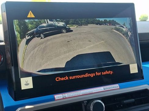 Used 2025 Toyota Tacoma TRD Sport AWD/4WD image 16