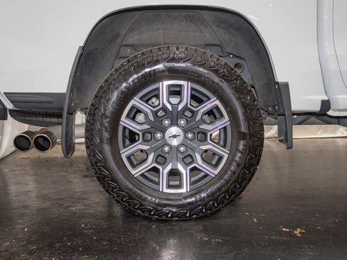 Certified 2023 Chevrolet Colorado Z71 w/ Z71 Convenience Package 2 AWD/4WD image 8