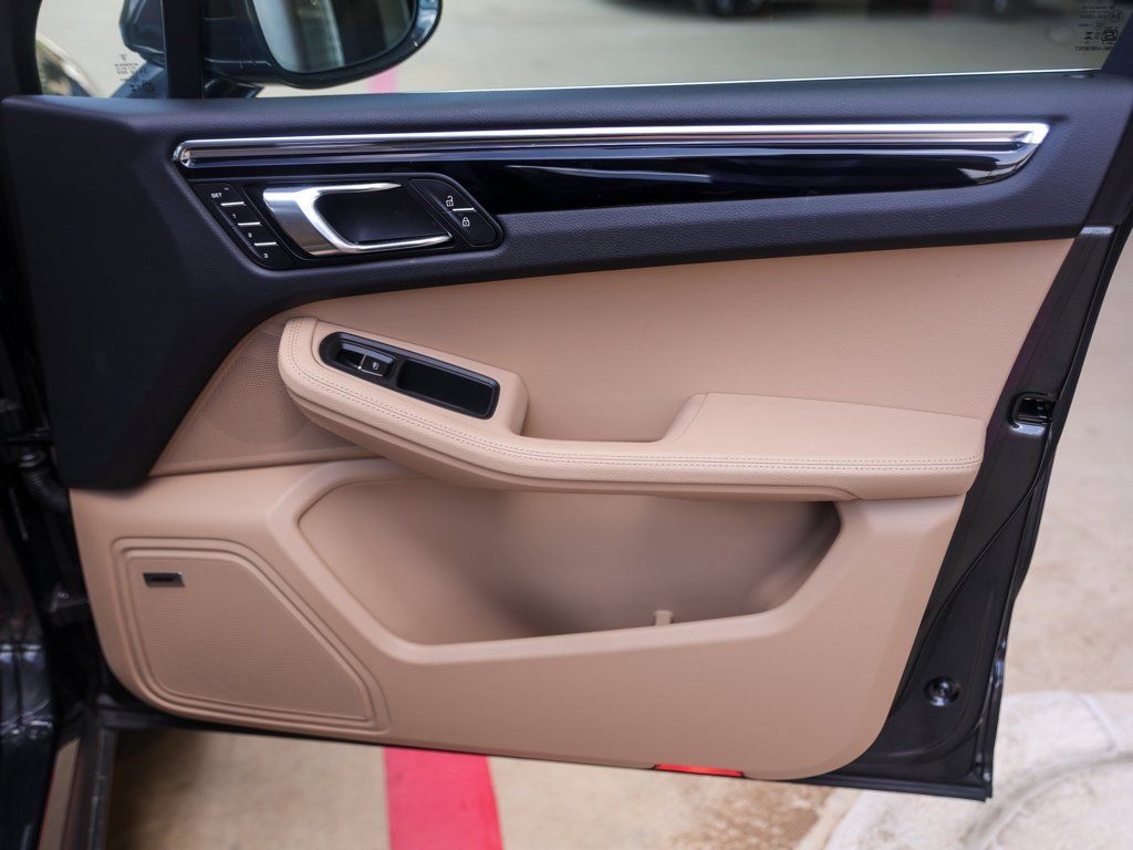 Certified 2026 Porsche Macan AWD/4WD image 73