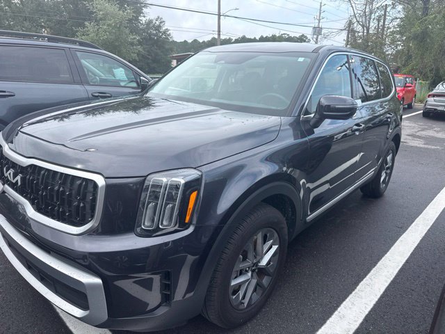 Used 2025 Kia Telluride LX FWD image 2