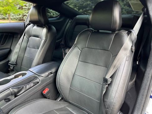 Used 2019 Ford Mustang GT Premium RWD image 9
