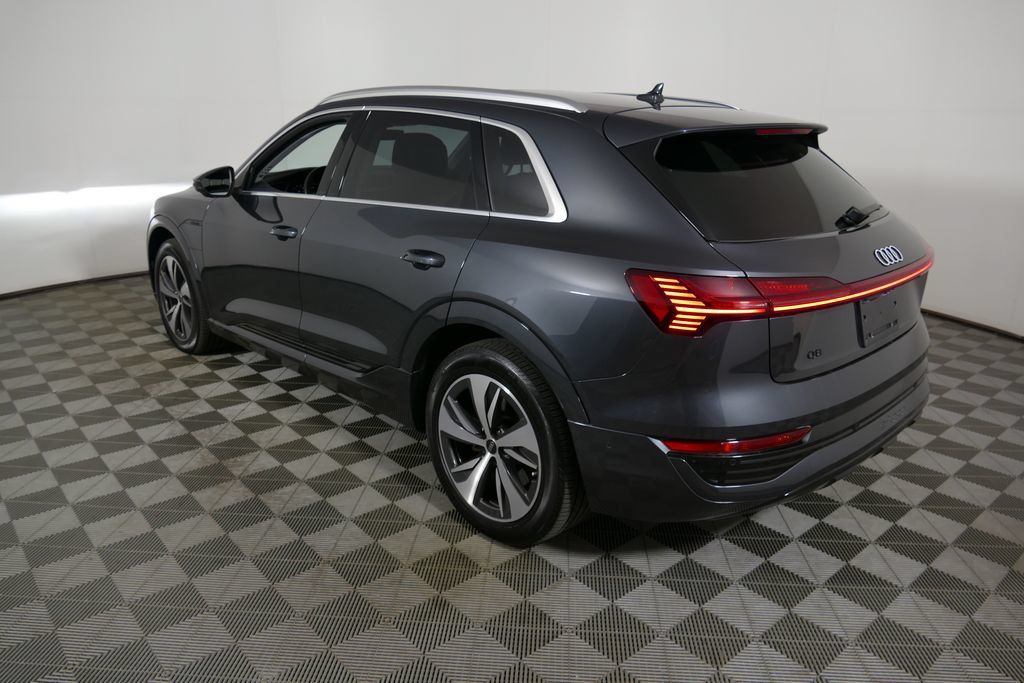 Used 2024 Audi Q8 e-tron Premium Plus w/ Premium Plus Package AWD/4WD image 5
