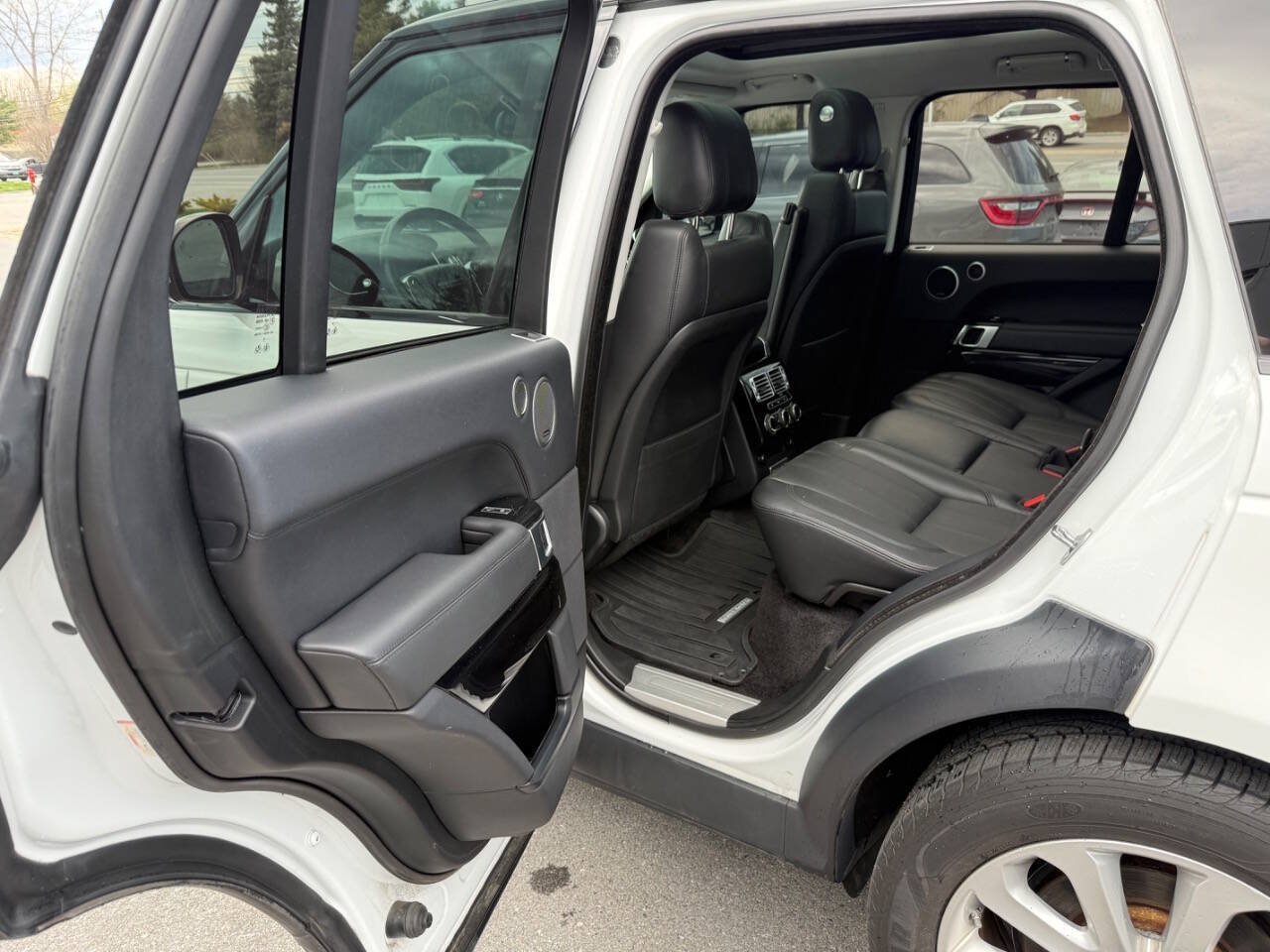 Used 2015 Land Rover Range Rover HSE AWD/4WD image 11