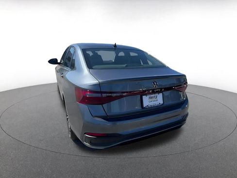 Used 2025 Volkswagen Jetta SE image 11