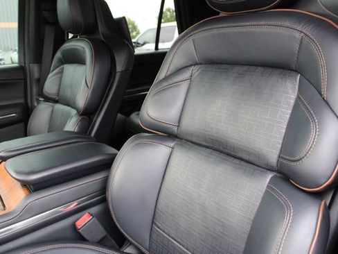 Used 2025 Lincoln Navigator Black Label AWD/4WD image 5