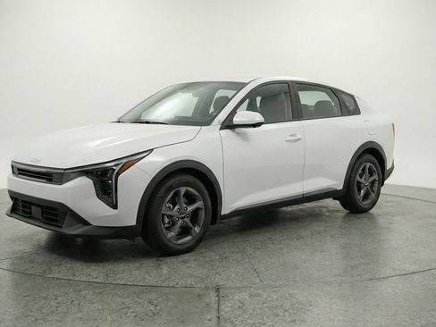 Used 2025 Kia K4 LXS image 3