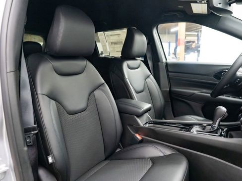 Used 2026 Jeep Compass Latitude image 26