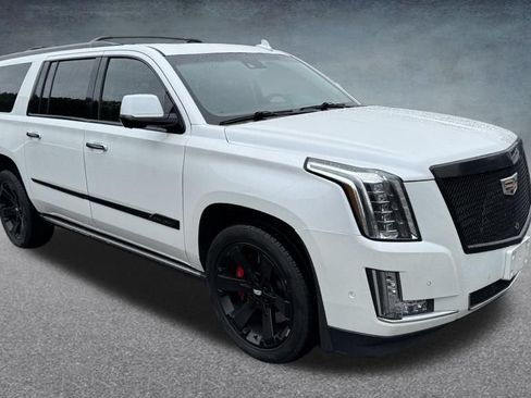 Used 2018 Cadillac Escalade ESV Premium Luxury AWD/4WD image 3