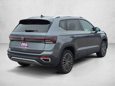 Used 2025 Volkswagen Taos SE FWD image 5