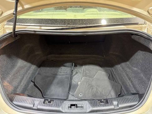 Used 2018 Ford Taurus SE image 13