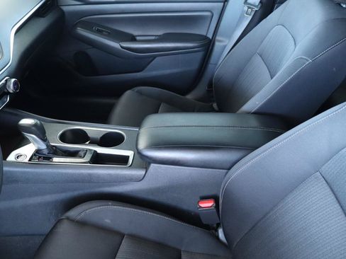 Used 2022 Nissan Altima 2.5 SV FWD image 17