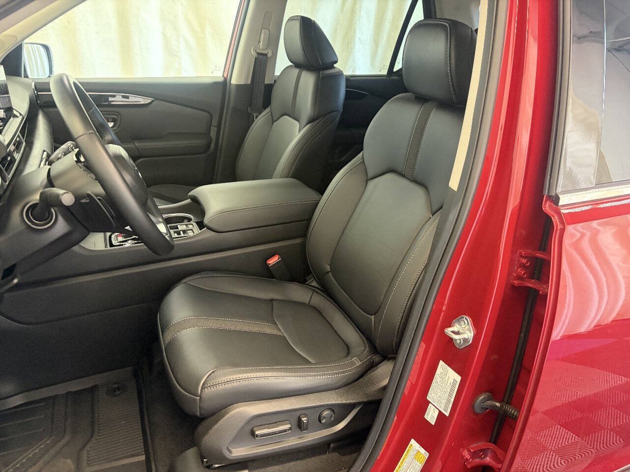 Used 2025 Honda Pilot Touring image 23