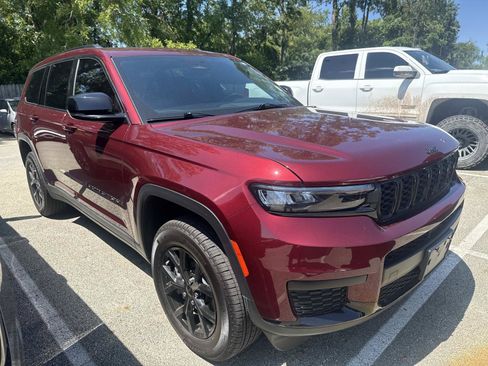 Used 2025 Jeep Grand Cherokee L Altitude RWD image 1