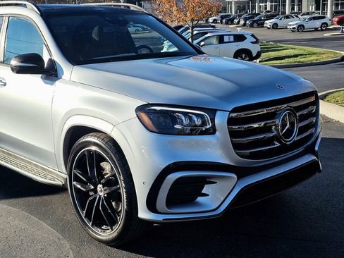 New 2025 Mercedes-Benz GLS 580 4MATIC image 2