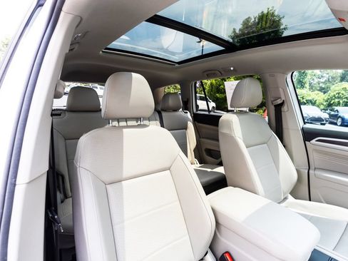 Used 2021 Volkswagen Atlas SE w/ Panoramic Sunroof Package FWD image 46