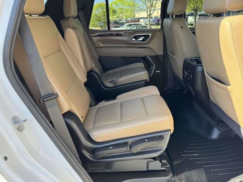 Used 2021 Chevrolet Tahoe Premier w/ Premium Package image 16