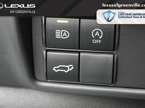 Used 2023 Toyota Highlander XSE FWD image 12