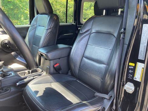Used 2023 Jeep Wrangler Unlimited Sahara AWD/4WD image 6