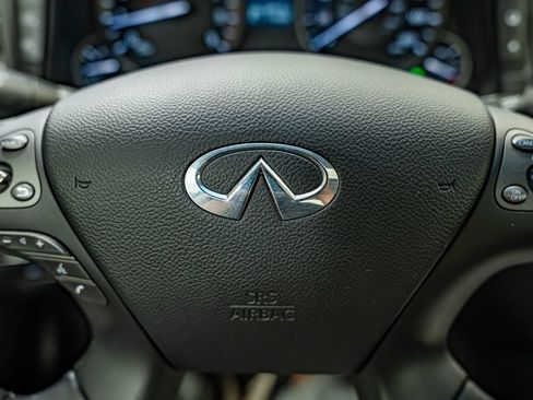 Used 2015 INFINITI Q70 3.7 w/ Deluxe Touring Package AWD/4WD image 28