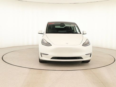 Used 2022 Tesla Model Y Long Range image 11