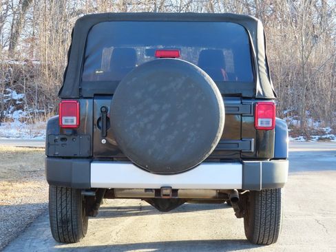 Used 2012 Jeep Wrangler Sahara w/ Connectivity Group image 8