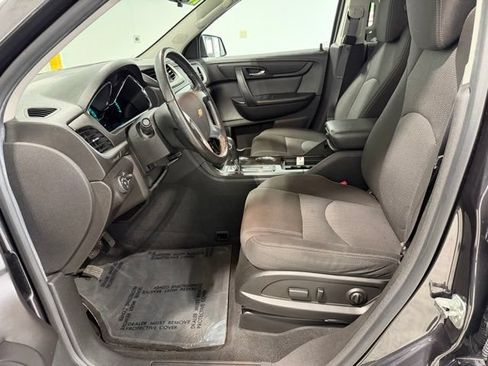 Used 2015 Chevrolet Traverse LT w/ Style and Technology Package FWD image 10