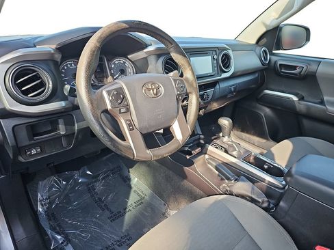 Used 2016 Toyota Tacoma SR5 w/ SR5 Appearance Package (SN) RWD image 16