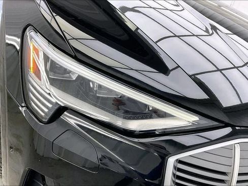 Used 2019 Audi e-tron Prestige w/ Prestige Package image 26