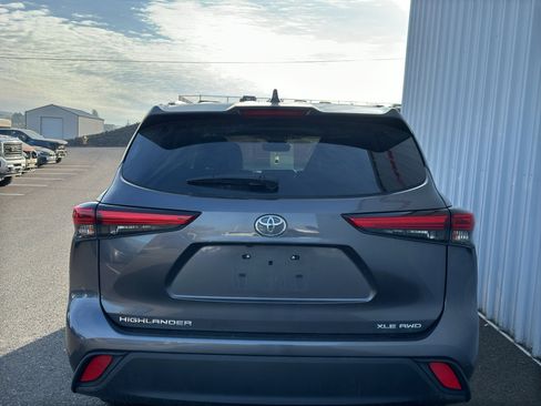 Used 2023 Toyota Highlander XLE image 6