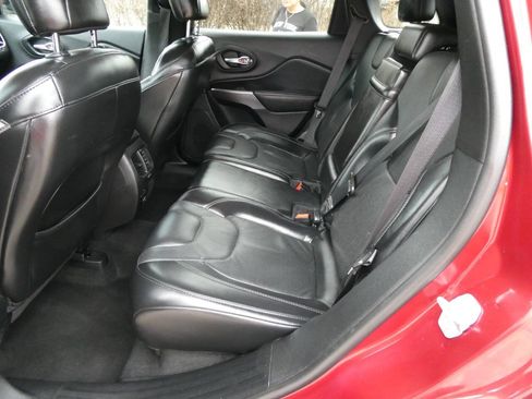 Used 2019 Jeep Cherokee Limited AWD/4WD image 22