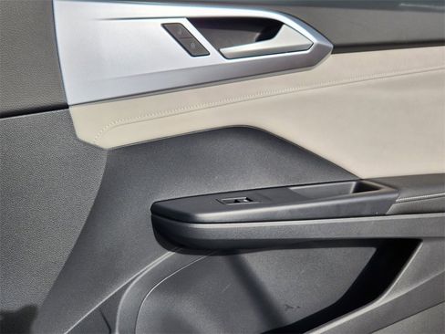 Used 2025 Volkswagen Taos SE image 20