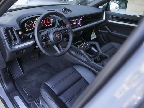 New 2026 Porsche Cayenne E-Hybrid Coupe AWD/4WD image 4