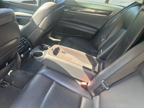 Used 2014 BMW 740i image 27