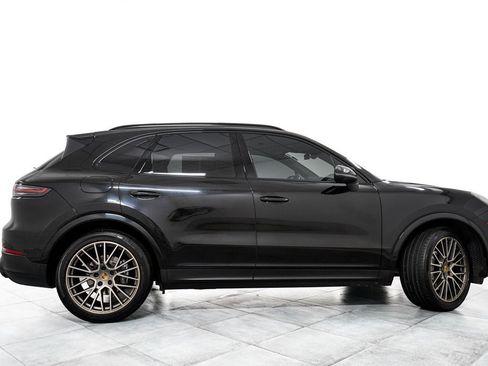 Used 2023 Porsche Cayenne Platinum Edition AWD/4WD image 7