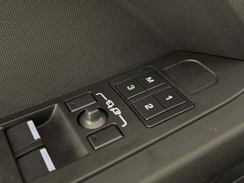 Used 2025 Land Rover Defender 110 S image 32