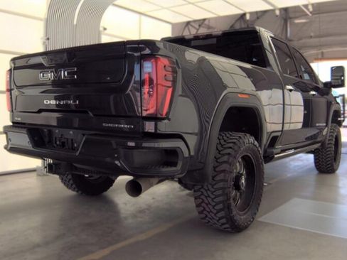 Used 2024 GMC Sierra 2500 Denali Ultimate AWD/4WD image 4