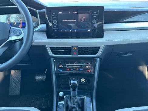 Used 2025 Volkswagen Taos SE image 12